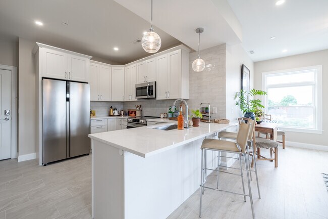 Natick Corner in Natick, MA - Foto de edificio - Interior Photo