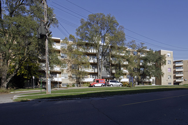 Riverpark Gardens in Toronto, ON - Building Photo - Building Photo