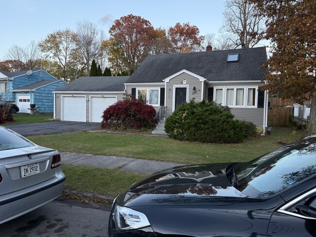 39 Tina Cir in Bridgeport, CT - Building Photo - Building Photo