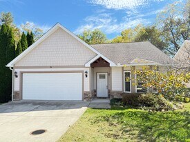 29 Kaylor Dr in Avery Creek, NC - Building Photo