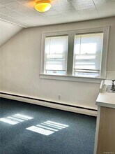 1573 9th St in West Babylon, NY - Building Photo - Building Photo