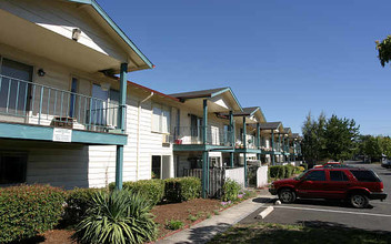 Seven Gables Apartments in Portland, OR - Building Photo - Building Photo