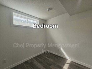 20719-20725 25 Ave NW in Edmonton, AB - Building Photo - Building Photo