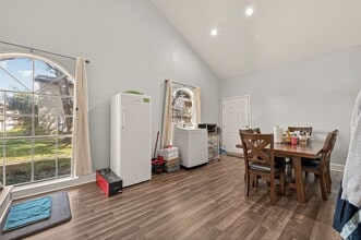 13175 Clarewood Dr in Houston, TX - Building Photo - Building Photo