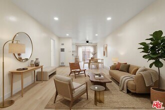 7825 W Manchester Ave in Los Angeles, CA - Foto de edificio - Building Photo