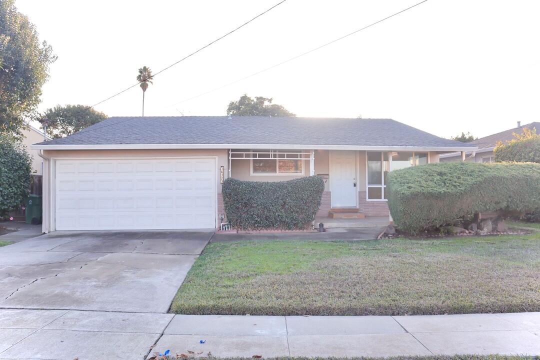 36323 Cabrillo Dr in Fremont, CA - Building Photo