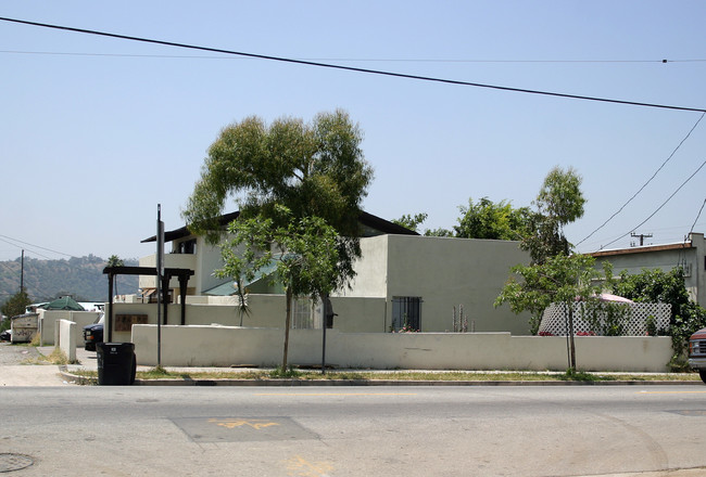 3219 Griffin Ave in Los Angeles, CA - Foto de edificio - Building Photo