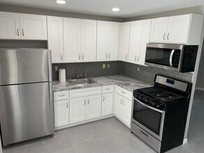 5711 S 57th Ave in Greenacres, FL - Foto de edificio - Building Photo