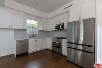 24042 Killion St in Los Angeles, CA - Building Photo - Building Photo
