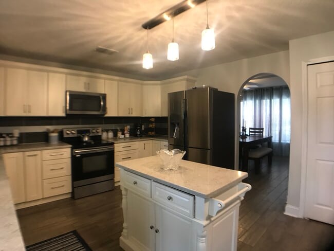 24566 SW 11th Rd in Newberry, FL - Building Photo - Building Photo