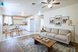 1702 W Shangri La Rd, Unit 3 in Phoenix, AZ - Building Photo - Building Photo