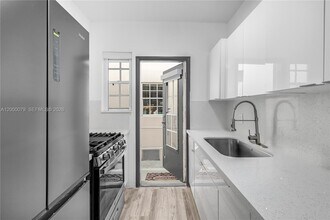 717 Española Wy in Miami Beach, FL - Building Photo - Building Photo