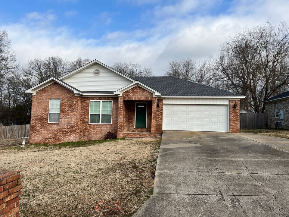 4 Shamsie Dr in Ward, AR - Building Photo