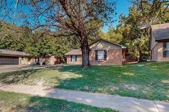 619 Cove Hollow Dr in Dallas, TX - Building Photo - Building Photo