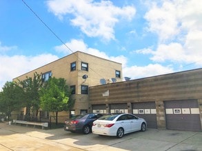 5701 W 55th St in Chicago, IL - Building Photo - Building Photo