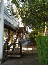 1225 SE Ash St-Unit -1225 in Portland, OR - Foto de edificio - Building Photo