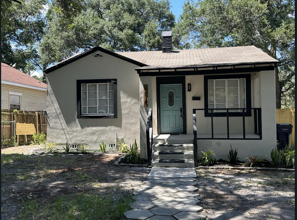 1210 E Louisiana Ave in Tampa, FL - Building Photo