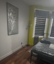 228 Bayview Ave in Jersey City, NJ - Foto de edificio - Building Photo