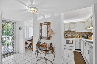 3146 Via Poinciana in Greenacres, FL - Building Photo - Building Photo