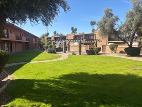 7110 E Continental Dr, Unit Unit 2011 in Scottsdale, AZ - Foto de edificio - Building Photo