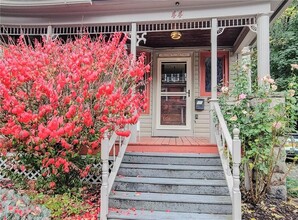 44 Elmhurst St in Rochester, NY - Building Photo - Building Photo