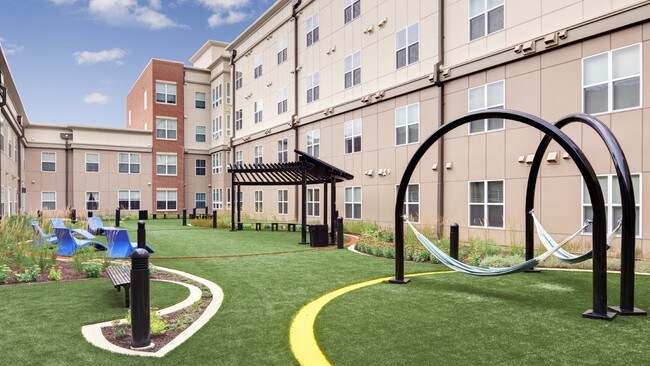 Landmark College Park in College Park, MD - Foto de edificio - Building Photo