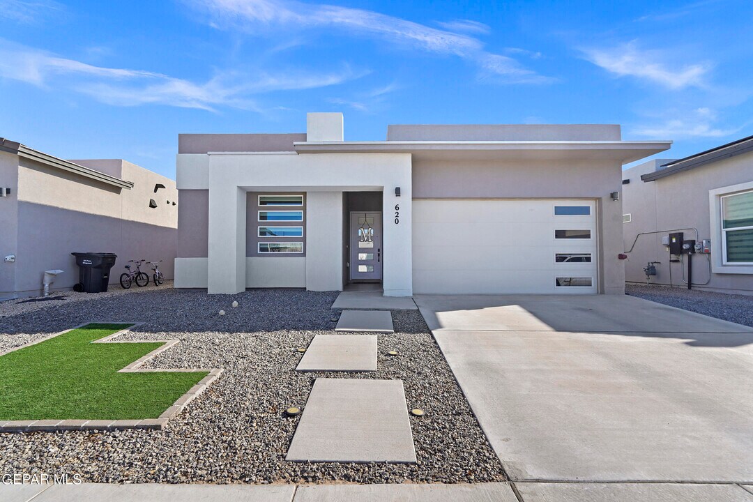 620 Paseo Modesto Dr in Horizon City, TX - Building Photo