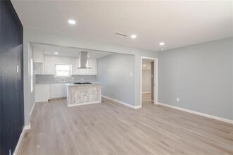 540 Hensley Dr in Grand Prairie, TX - Building Photo - Building Photo