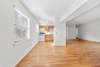 4012 Oak St, Unit 64111 in Kansas City, MO - Building Photo - Building Photo