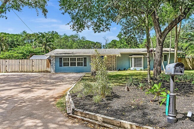 2191 SW 27th Ln in Fort Lauderdale, FL - Building Photo - Building Photo