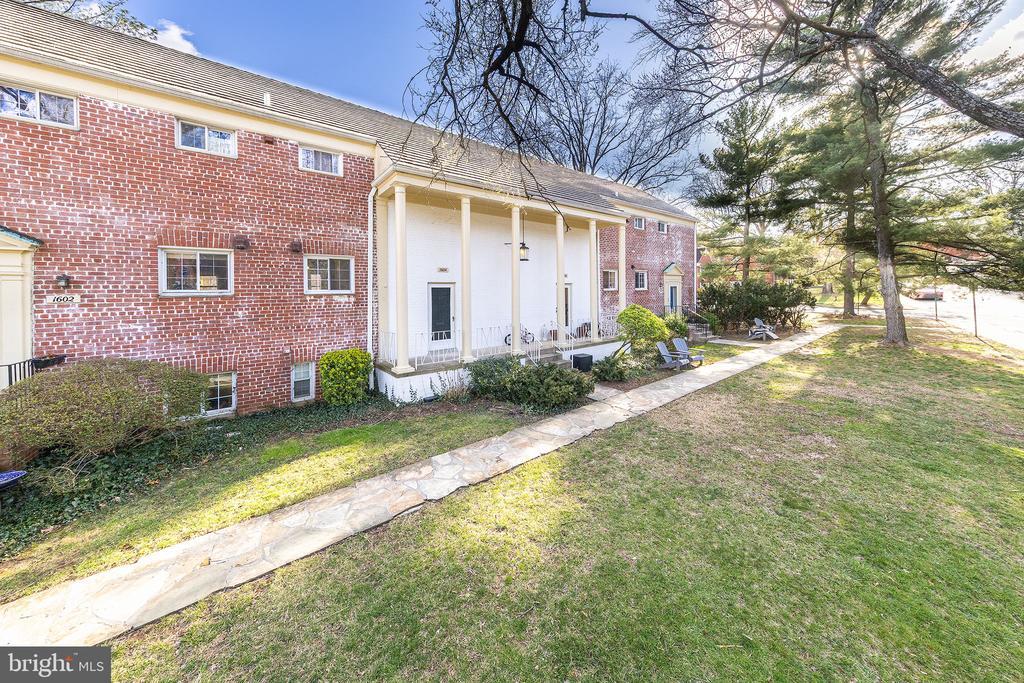 1604 Preston Rd in Alexandria, VA - Building Photo