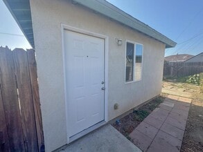 1241 W St Anne Pl in Santa Ana, CA - Building Photo - Building Photo