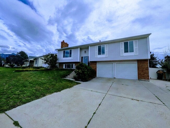 property at 11843 S Cedar Ridge Rd