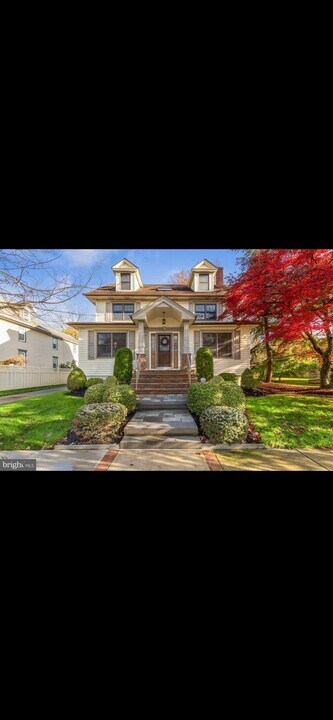 112 W Central Ave, Unit B in Moorestown, NJ - Building Photo