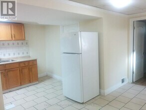 3429 Queenston Dr in Mississauga, ON - Building Photo - Building Photo