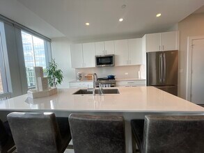 33 W Chicago Ave in Chicago, IL - Building Photo - Building Photo