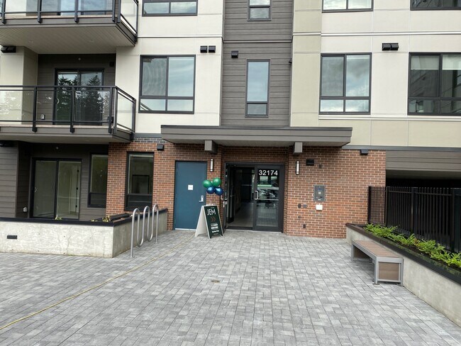 32174 George Ferguson Way in Abbotsford, BC - Building Photo - Building Photo