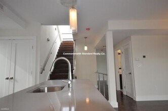 659 Massachusetts Ave in Boston, MA - Building Photo - Building Photo