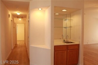 5444 Desert Paradise Dr in Las Vegas, NV - Building Photo - Building Photo