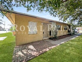 13037 First St in Ft. Myers, FL - Building Photo