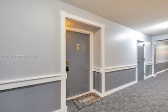 3101 Oakland Shores Dr in Oakland Park, FL - Building Photo - Building Photo