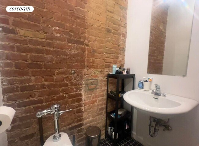 70 Orchard St in New York, NY - Building Photo - Building Photo