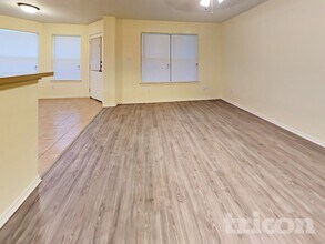 5002 Braden Gate in San Antonio, TX - Foto de edificio - Building Photo