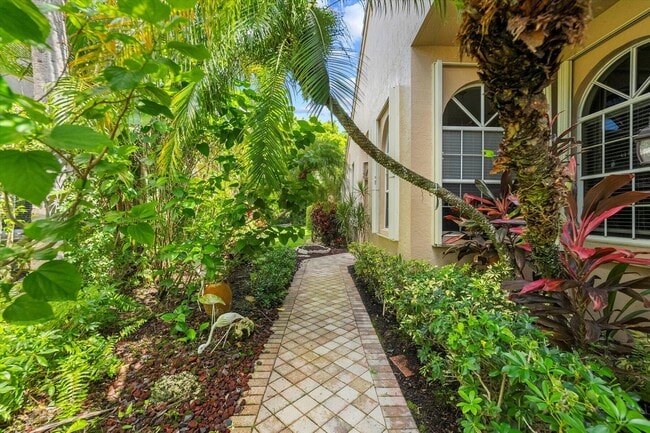 4663 Carlton Golf Dr in Wellington, FL - Building Photo - Building Photo