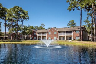 Lakeview Apartments in Houston, TX - Building Photo