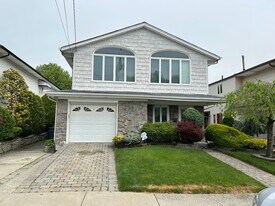 183 Merrill Ave, Unit Side Apartment in Staten Island, NY - Building Photo