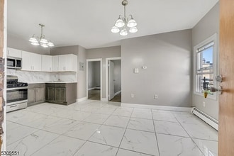 165 Winfield Ave, Unit 4R in Jersey City, NJ - Building Photo - Building Photo