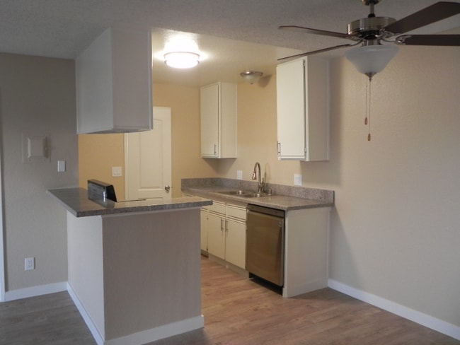 8602 Chapman Ave in Garden Grove, CA - Building Photo - Building Photo