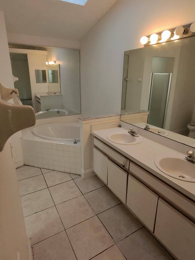 7214 Edgewater Shores Ct in Orlando, FL - Building Photo - Building Photo