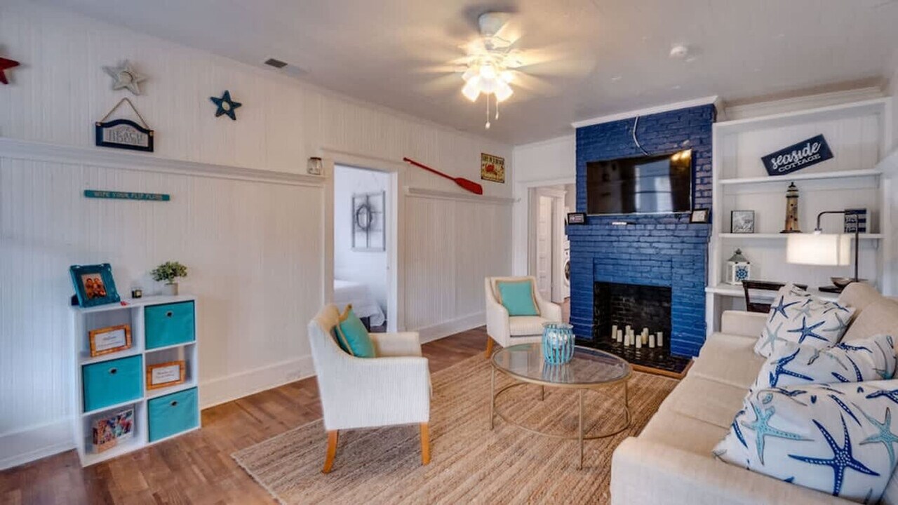 16 13th St in Tybee Island, GA - Building Photo